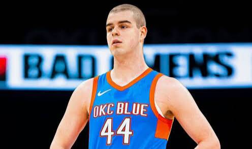 بازیکن ۲۰ ساله‌ای که سرطان و رباط صلیبی را دریبل زد