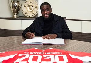 اوپامکانو پس از تمدید قرارداد؛ خوشحالم که در بایرن مونیخ می‌مانم