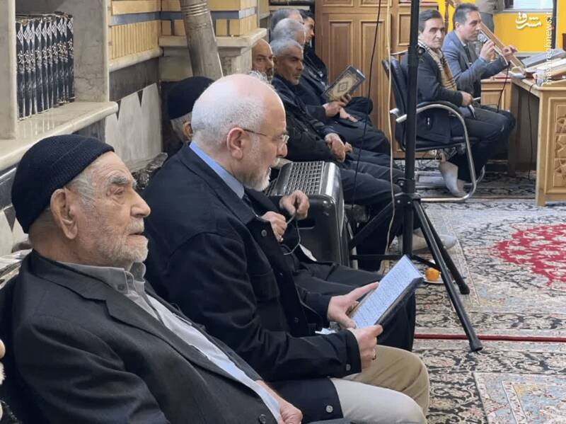 رئیس مجلس با پدرش به مراسم ختم رفت +عکس