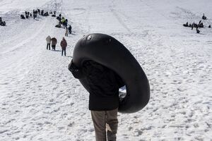 تیوپ سواری در پیست اسکی بارده