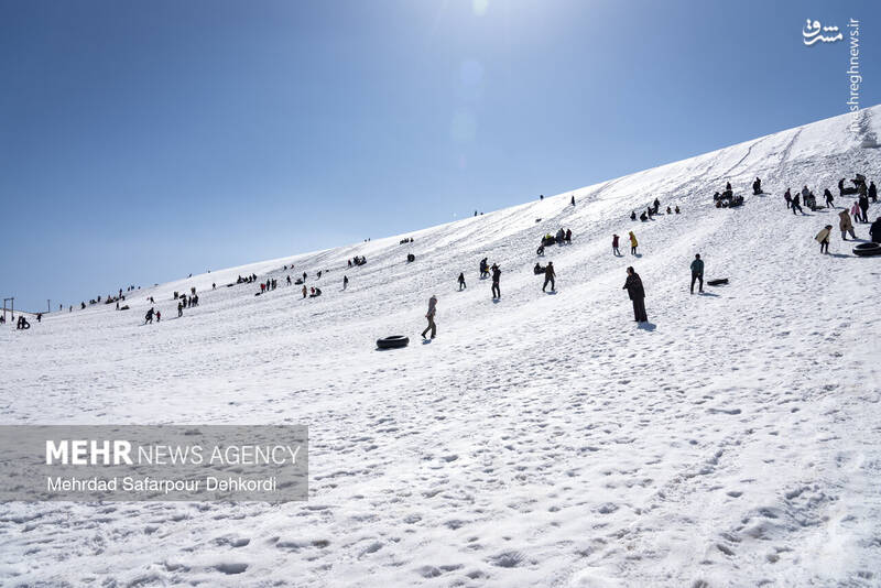 عکس/ تیوپ سواری در پیست اسکی بارده