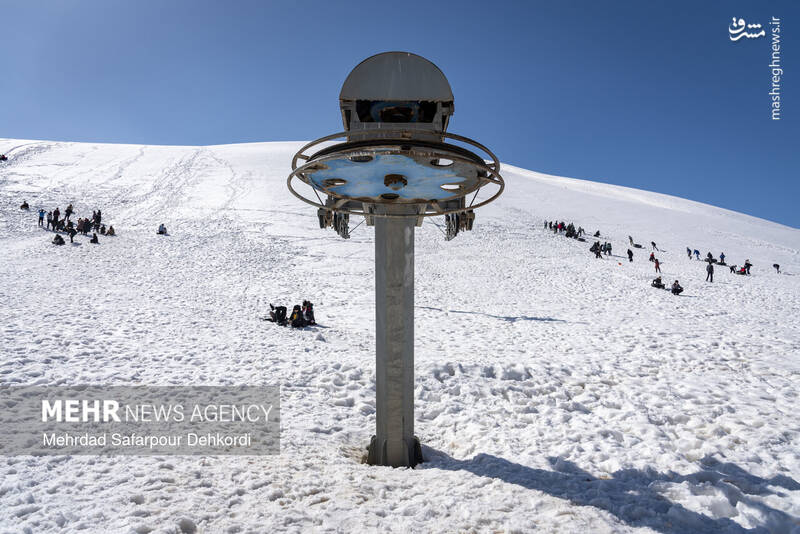 عکس/ تیوپ سواری در پیست اسکی بارده