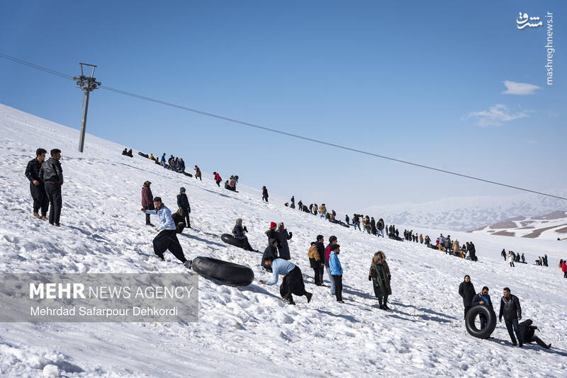 عکس/ تیوپ سواری در پیست اسکی بارده