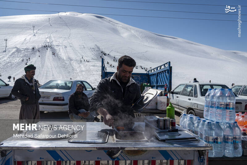 عکس/ تیوپ سواری در پیست اسکی بارده