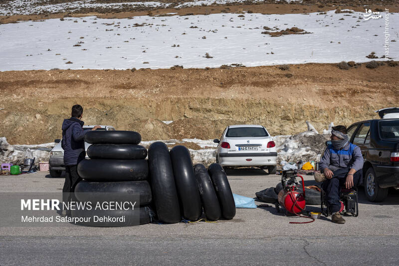 عکس/ تیوپ سواری در پیست اسکی بارده