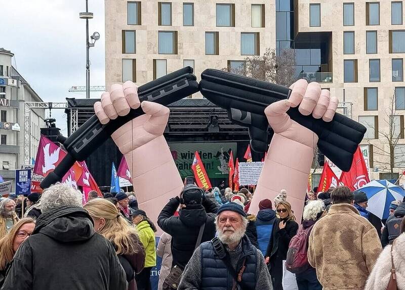 مونيخ،ميدان،معترضان،اعتراضي،فرزندان