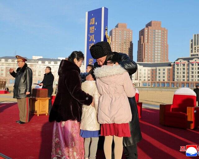 کیم از مسکن برای خانوادههای سربازان کشته شده در جنگ اوکراین رونمایی کرد