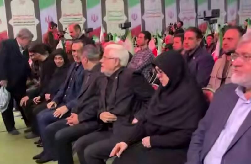  حضور عارف و مهاجرانی در چهلمین روز درگذشت شهدای اغتشاشات اخیر