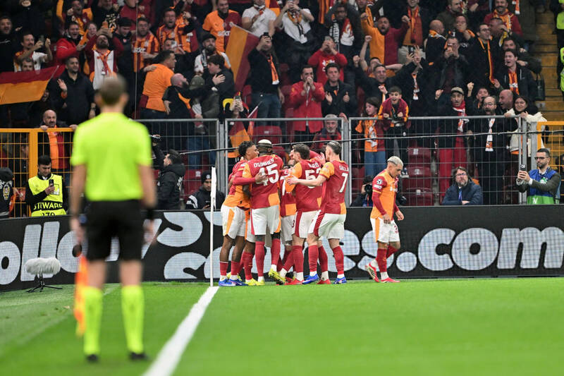 دقيقه،گل،يوونتوس،برساند،ثمر،موفق،گالاتاسراي،ضربه،ميزبان،ادامه