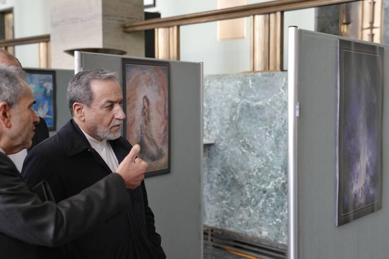  بازدید عراقچی از آثار استاد فرشچیان در مقر سازمان ملل در ژنو