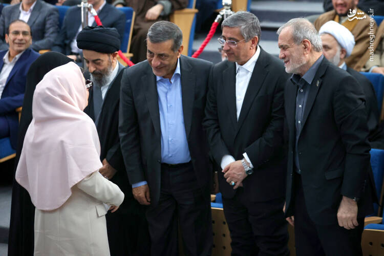 نشست با فرهیختگان و فعالان فرهنگی استان لرستان