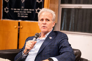 دیپلمات صهیونیست: تجربه‌ی نبرد با حوثی‌ها برای آمریکا دردناک بود +فیلم