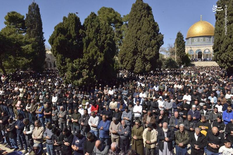 عکس/ حضور ۸۰ هزار نفر در اولین نماز جمعه ماه رمضان در مسجد الاقصی