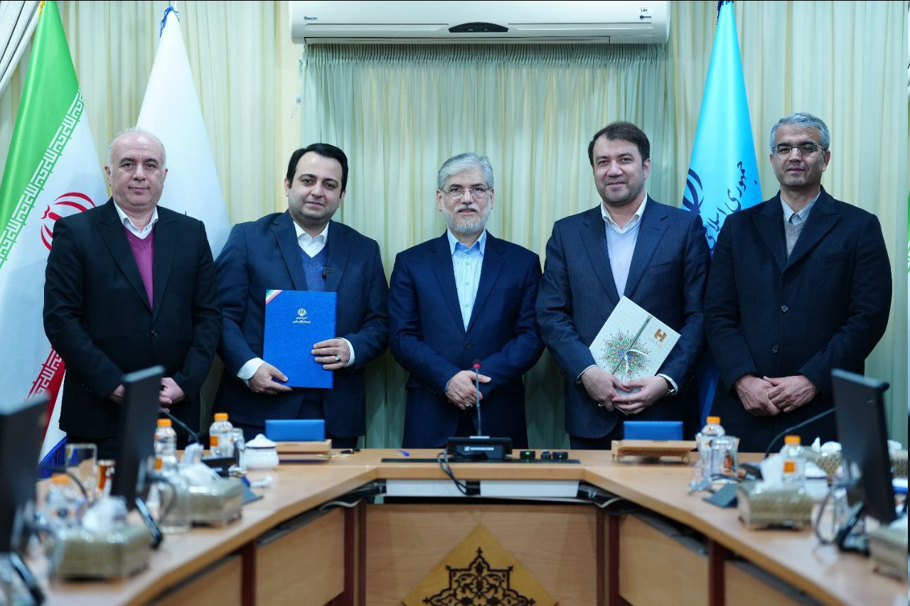 تفاهمنامه توسعه همکاری وزارت علوم، تحقیقات و فناوری و بانک صادرات ایران امضا شد / سیمایی صراف: امروز علم و فناوری یک ابزار ضروری برای امنیت کشور است / سیفی: یکی از افتخارات بانک صادرات ایران، خدمت به دانشگاه و عرصه علم است