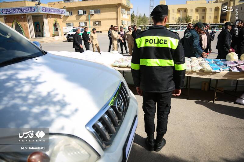 عکس/ کشف یک تن مخدر شیشه در یزد