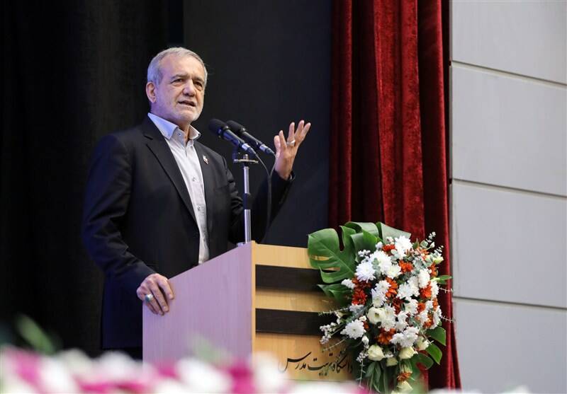 سر،دولت،پزشكيان،ايستادگي،غرور،خم،عزت،عليرغم،جامعه،ايران