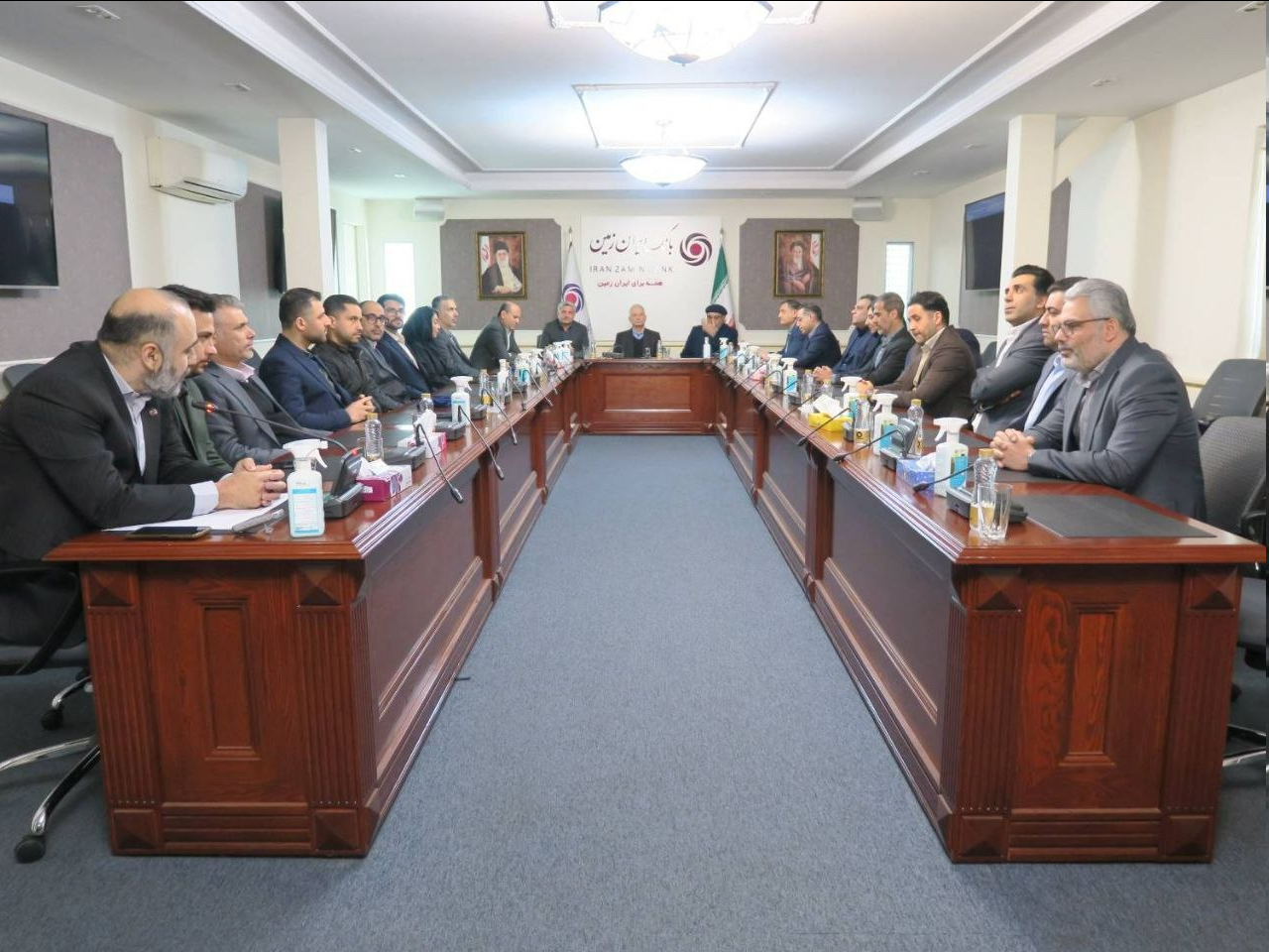 برگزاری نشست های صمیمی هیأت سرپرستی بانک ایران زمین با کارکنان واحدهای ستادی
