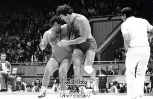 کشتی گیر ۲ متر و ۱۴ سانتی‌متری درگذشت +عکس