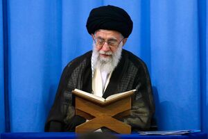 تلاوت سوره قارعه توسط حضرت آیت‌الله خامنه‌ای