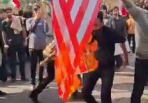 فیلم/ آتش زدن پرچم آمریکا توسط دانشجویان در دانشگاه امیرکبیر