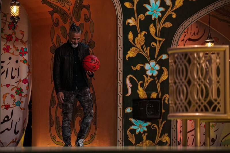  ورود متفاوت بسکتبالیست آمریکایی به برنامه محفل