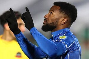 نازون بی توجه به استقلال در عربستان! +عکس