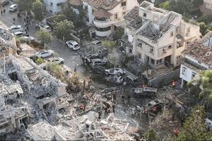 هاآرتص: اسرائیلی‌ها هنوز درگیر آثار حملات موشکی ایران هستند