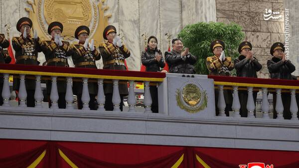 حضور دختر رهبر کرهشمالی در رژه نظامی کنار پدرش+ عکس