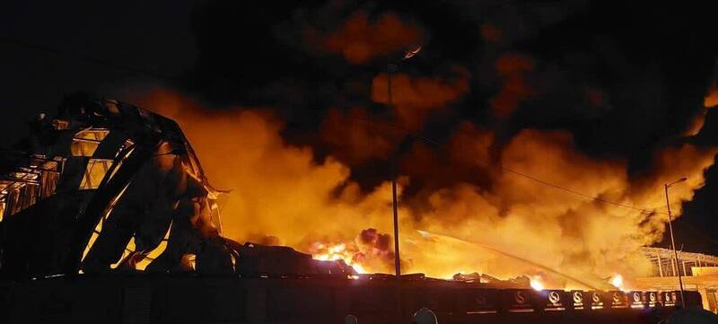 حادثه،صنعتي،پليمري،حريق،مواد،امدادي،دود،آبادان،مهار،شهرك،عمل ...