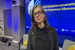 شکایت خانواده آلبانیز از دولت ترامپ به دلیل تحریم‌ وی  