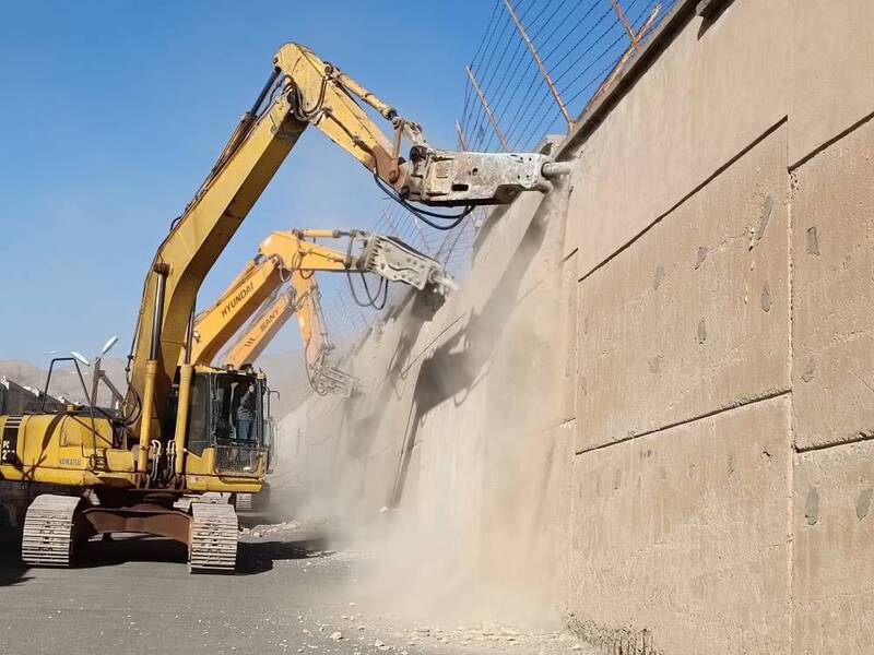 تخریب دیوار «زندان رجایی‌شهر» کمتر از ۴۸ ساعت پس از دستور رئیس قوه قضاییه +عکس