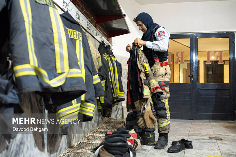 افطار ماه رمضان در جمع آتش‌نشانان مشهد