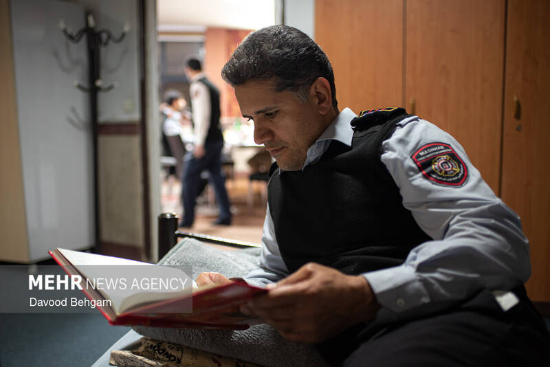 افطار ماه رمضان در جمع آتش‌نشانان مشهد