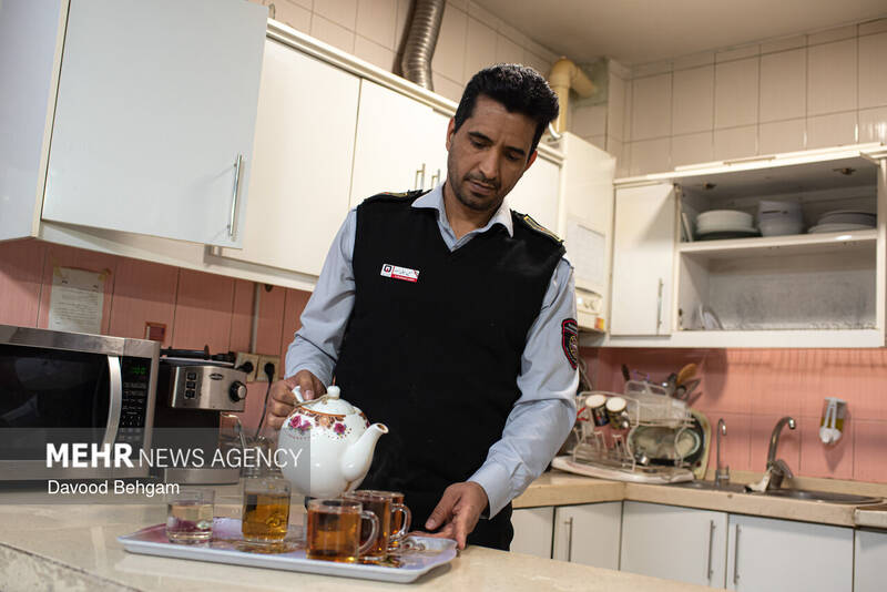 افطار ماه رمضان در جمع آتش‌نشانان مشهد