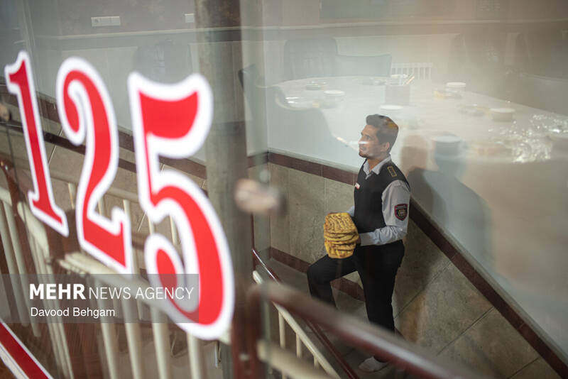 افطار ماه رمضان در جمع آتش‌نشانان مشهد