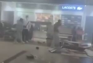 فیلم/ اصابت موشک‌ به فرودگاه بین‌المللی دبی