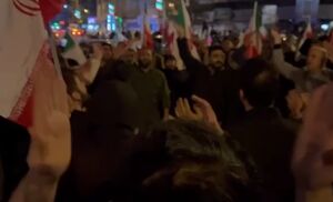 بی‌تابی مردم تهران در پی از دست دادن پدر امت