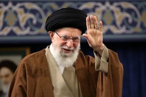 پرواز در میانه میدان خون تازه در رگ‌های انقلاب