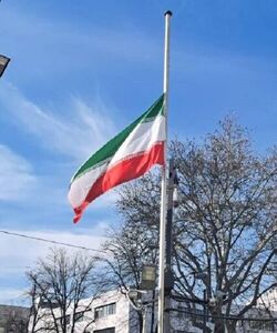 پرچم نمایندگی‌های ایران در اروپا به حالت نیمه برافراشته درآمد