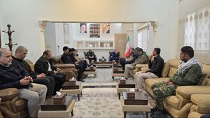 عکس/ حضور فرماندهان الحشد الشعبی در کنسولگری ایران در بصره