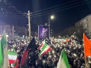 تجمع مردم شهرستان ملارد در پی حمایت از نیروهای نظامی +فیلم