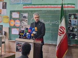 عکس/ نشست خبری سخنگو وزارت خارجه در مدرسه‌ آسیب‌دیده