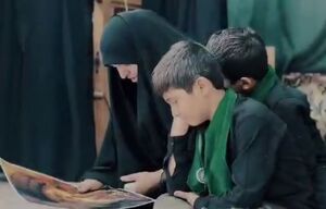 فیلم/ وداع جانسوز همسر و دو فرزند شهید