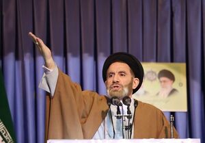 عکس/ حضور امام‌جمعه خرم‌آباد با لباس رزم