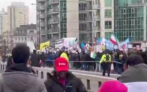 تجمع گسترده مخالفان جنگ با ایران در لندن