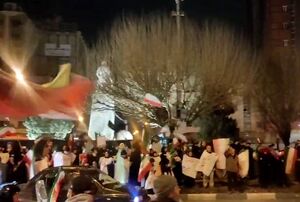 فیلم/ اجتماع کفن‌پوشان در میدان فردوسی
