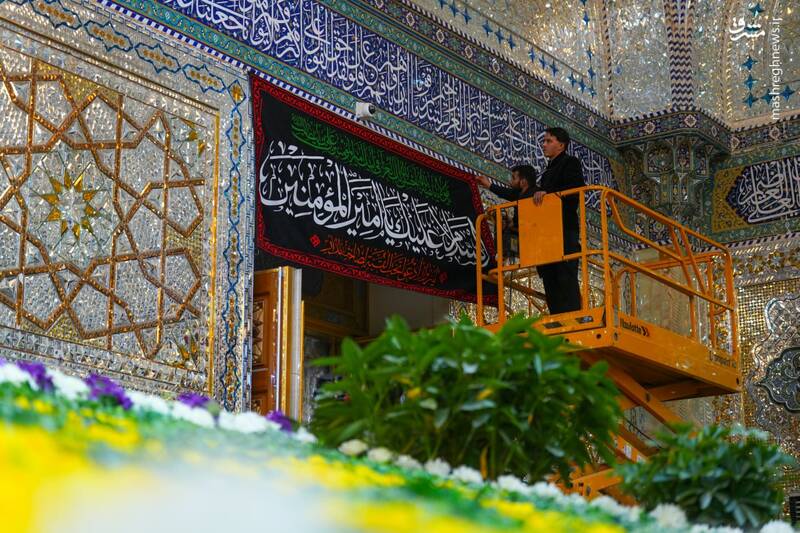 عکس/ نصب کتیبه‌های شهادت امیرالمومنین در حرمین سامرا