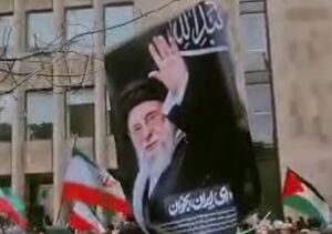 ایرانی‌ها در تورنتو پای کار ایران آمدند