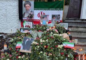 عکس/ نروژی‌ها سفارت ایران را گلباران کردند