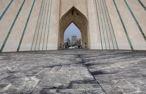 غبار انفجار بر تن تهران